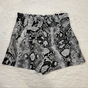 SIZE LARGE HIGH WAISTED SHORTS